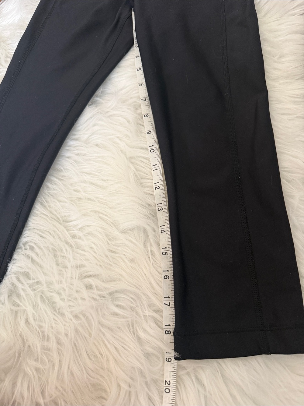 Under Armour Black Capri Leggings | Women’s Size Small | Cropped - Picture 5 of 8